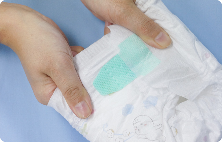 Firmly attach onto material to keep the diaper in place evenwhen pulled